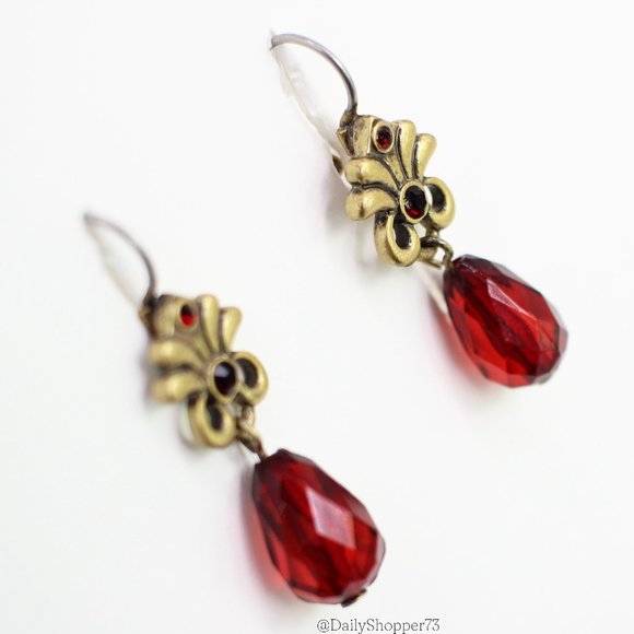 Apt. 9 Women's Antique Gold Tone Fleur-de-lis Red Gemstone Earrings - Picture 1 of 3